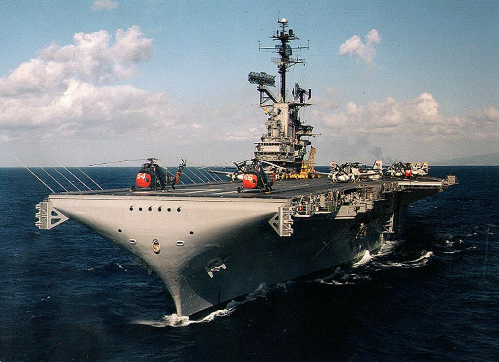 USS Yorktown (CVS-10) at sea off Hawaii, circa in 1962 (NH 97458-KN)