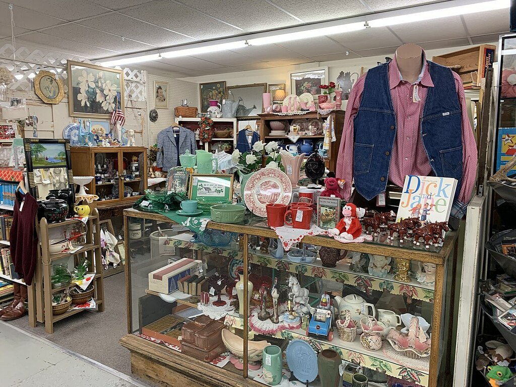 Thorp Fruit & Antique Mall-Antiques 1