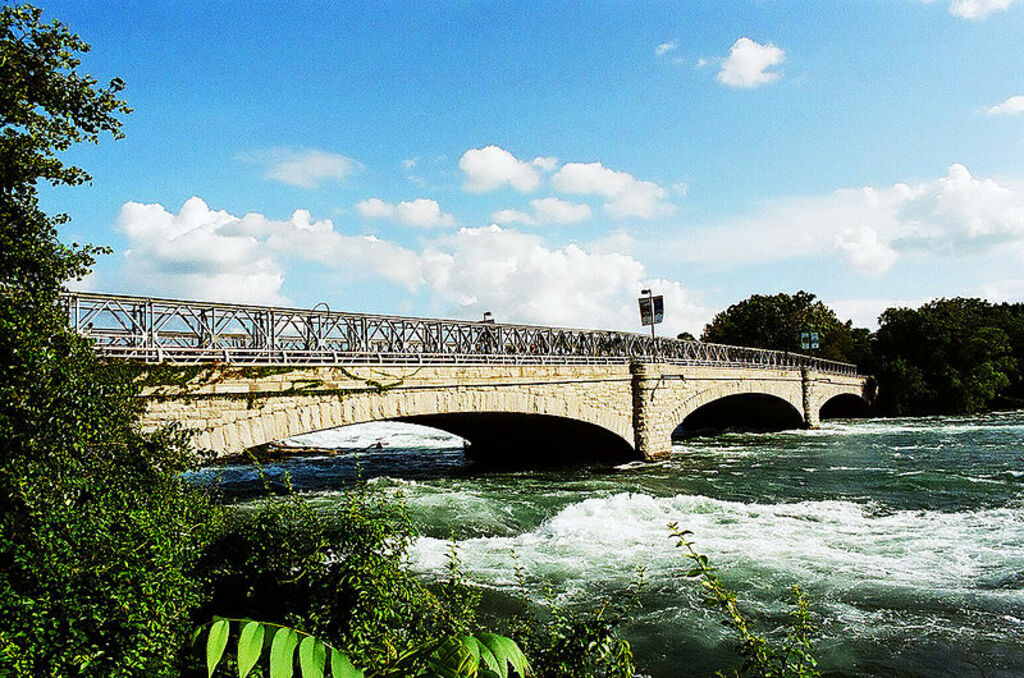 Green Island & Goat Island pedestrian bridge 2008