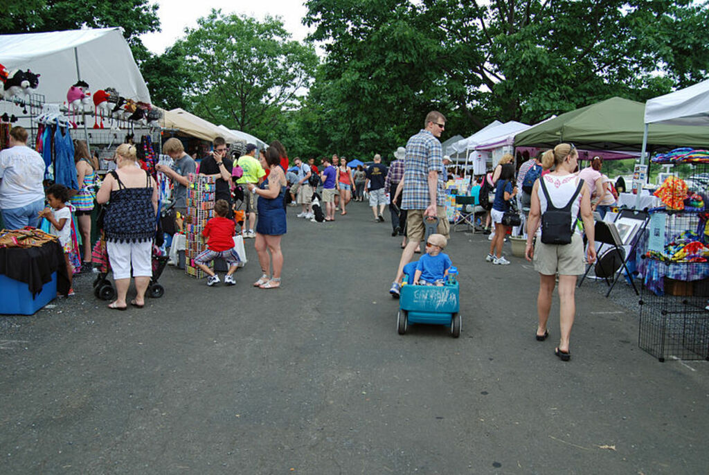 Vendors at the Strawberry Festival (5798652642) (2)