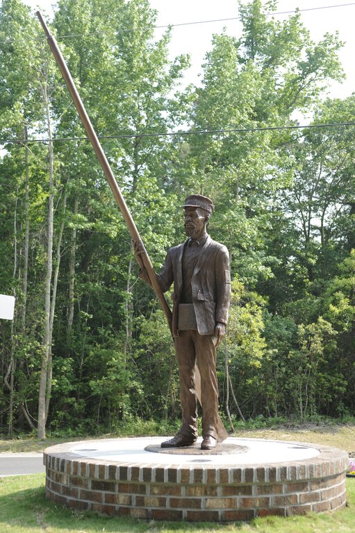Town unveils statue of first African-American Life Saving Service station keeper DVIDS1107299