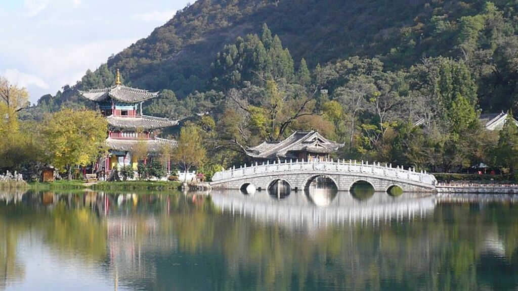 Black Dragon Pool, Lijiang - panoramio