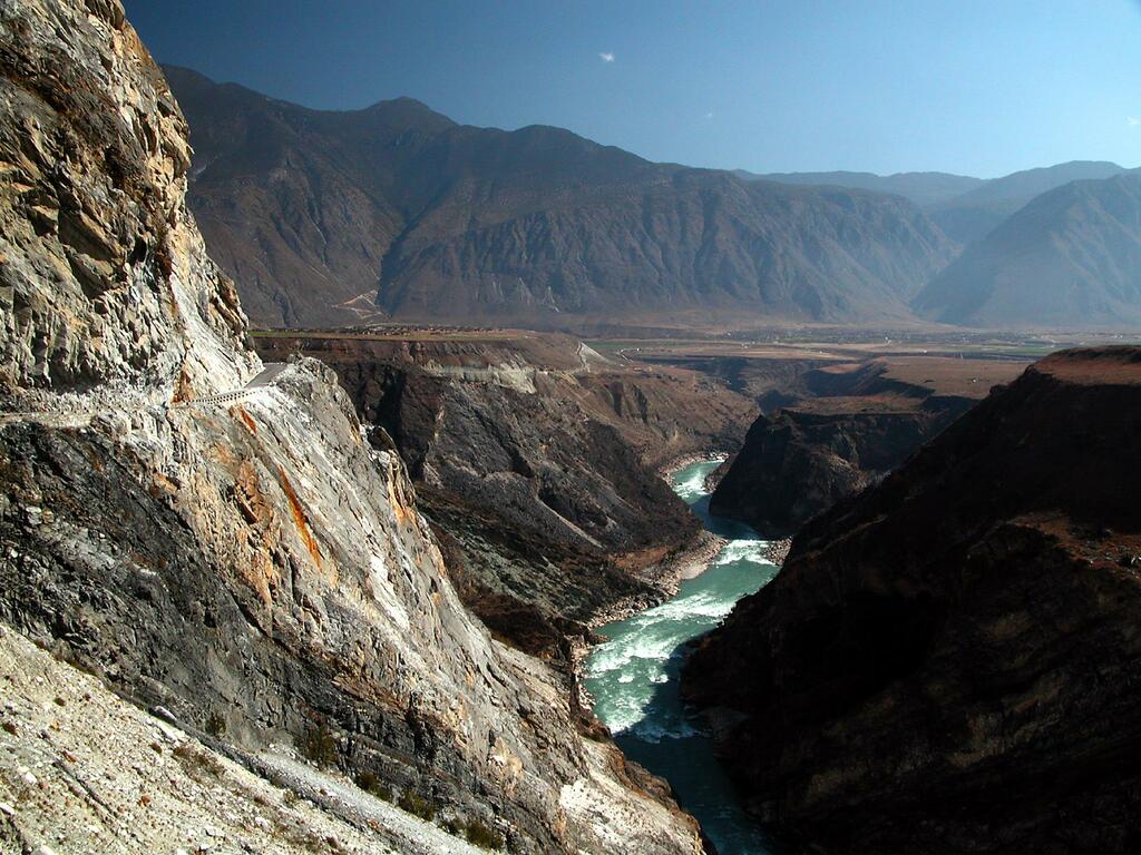 Yangzi River - by Peter Morgan