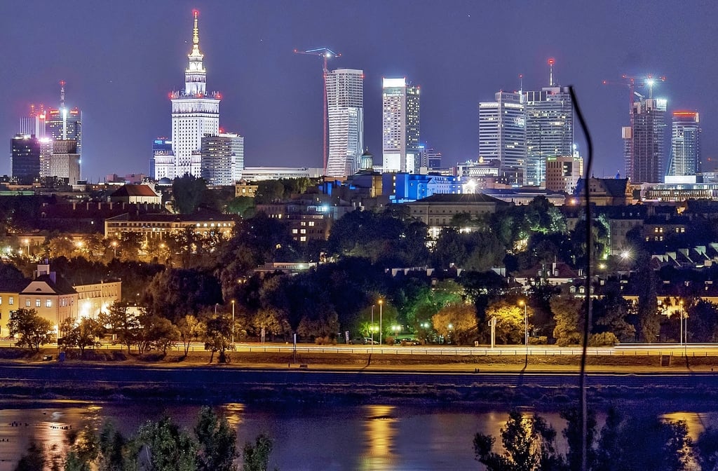 Panorama of Warsaw by night (cropped)