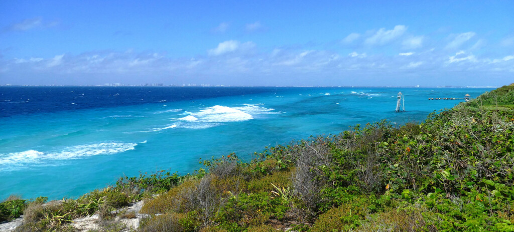 View over Garrafon Reef Park ...