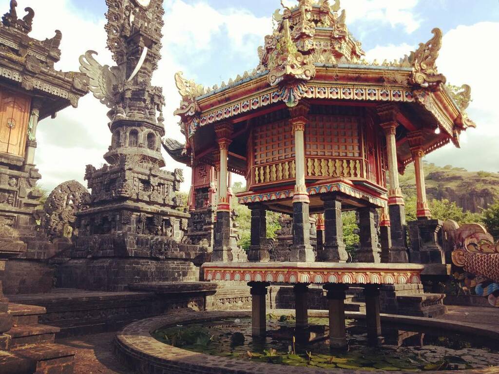 things to do in pemuteran indonesia | sightseeing at pura pabean