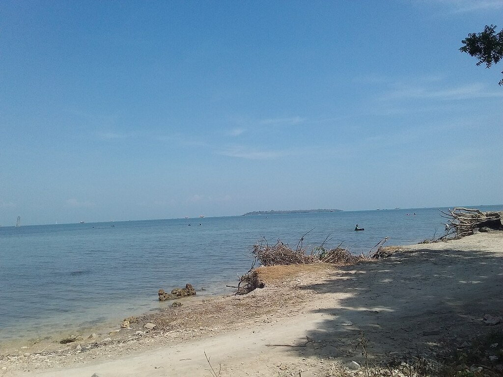 Bandengan Beach