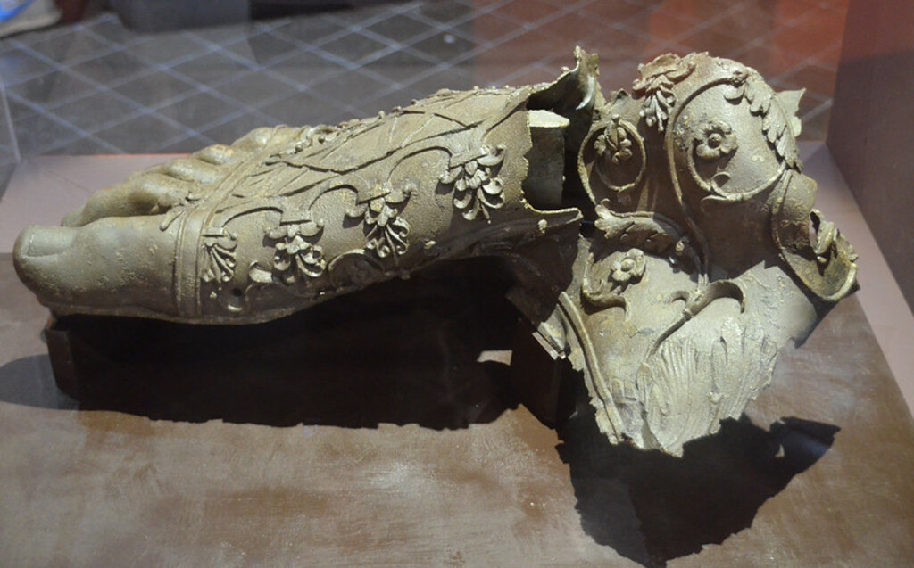 Bronze foot discovered in 2006 in Clermont-Ferrand 