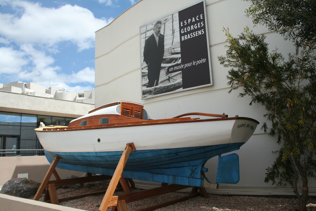 Sète espace Brassens barque