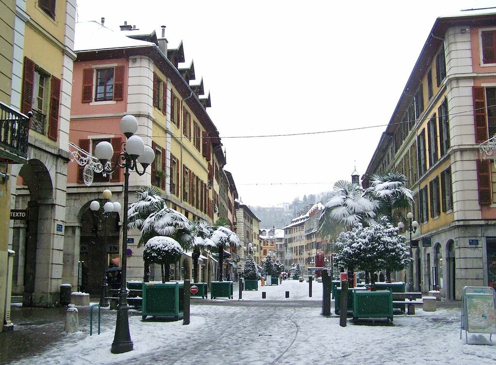 Place Saint-Léger enneigée (2011)