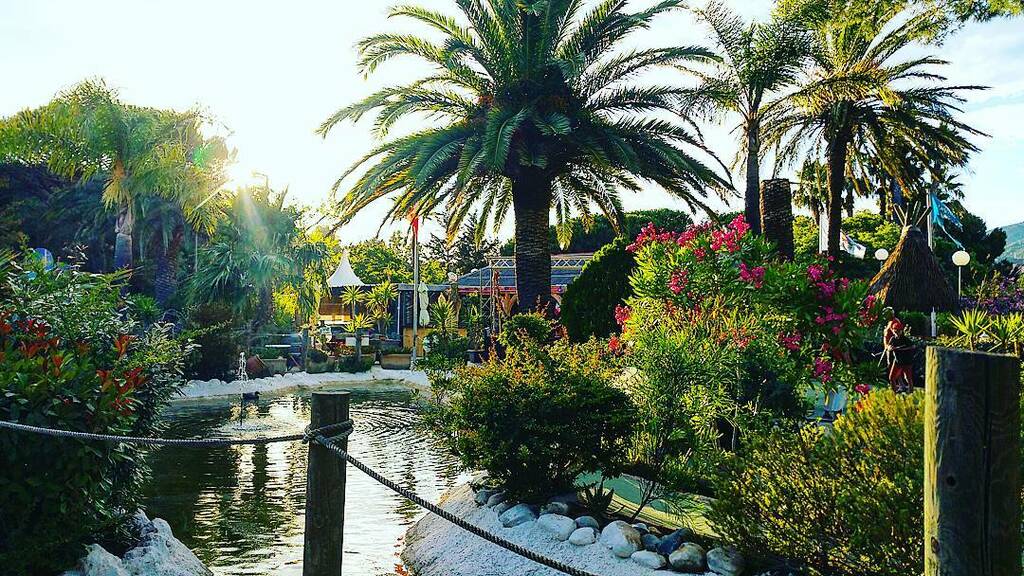 things to do in le lavandou france | golfing at the mini golf exotique