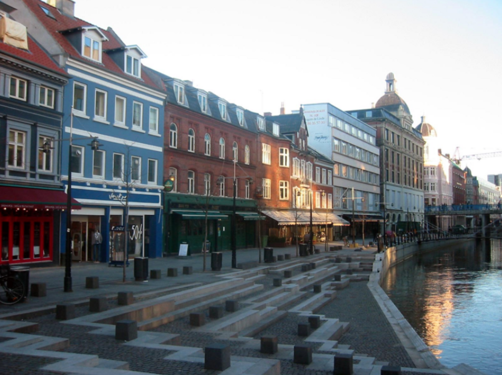 Aarhus DK Gastronimie am Kanal Feb 04