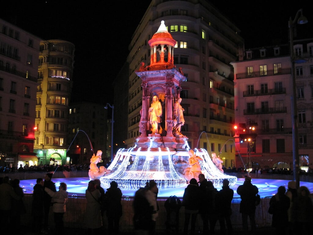 La fontaine des Jacobins pendant la fête des lumières 2010 à Lyon (2ème arrondissement)