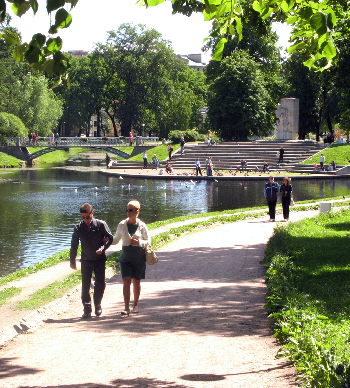 Tauride garden (Spb) Bridge lake obelisk