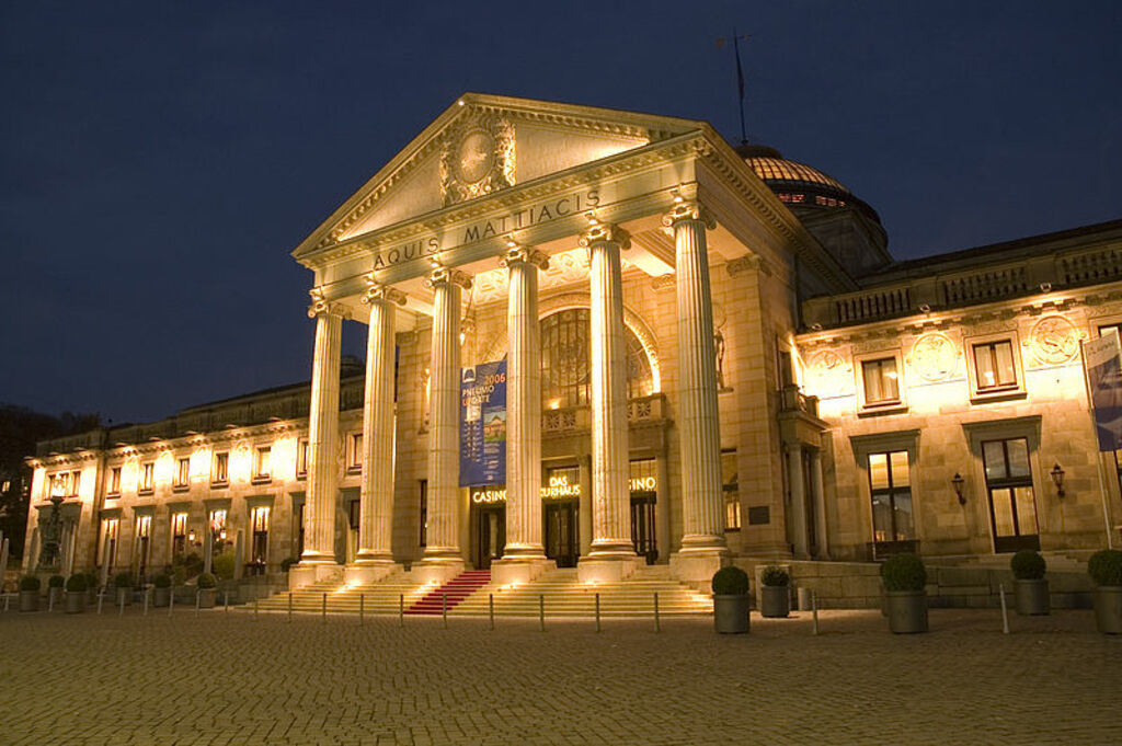 Kurhaus-Wiesbaden-bei-Nacht-Ori