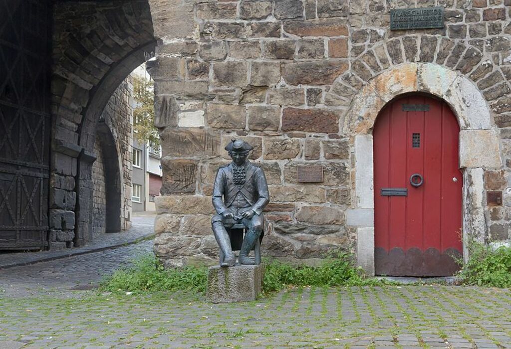 Aachen, sculptuur bij de Marschiertor foto5 2016-09-08 19.22