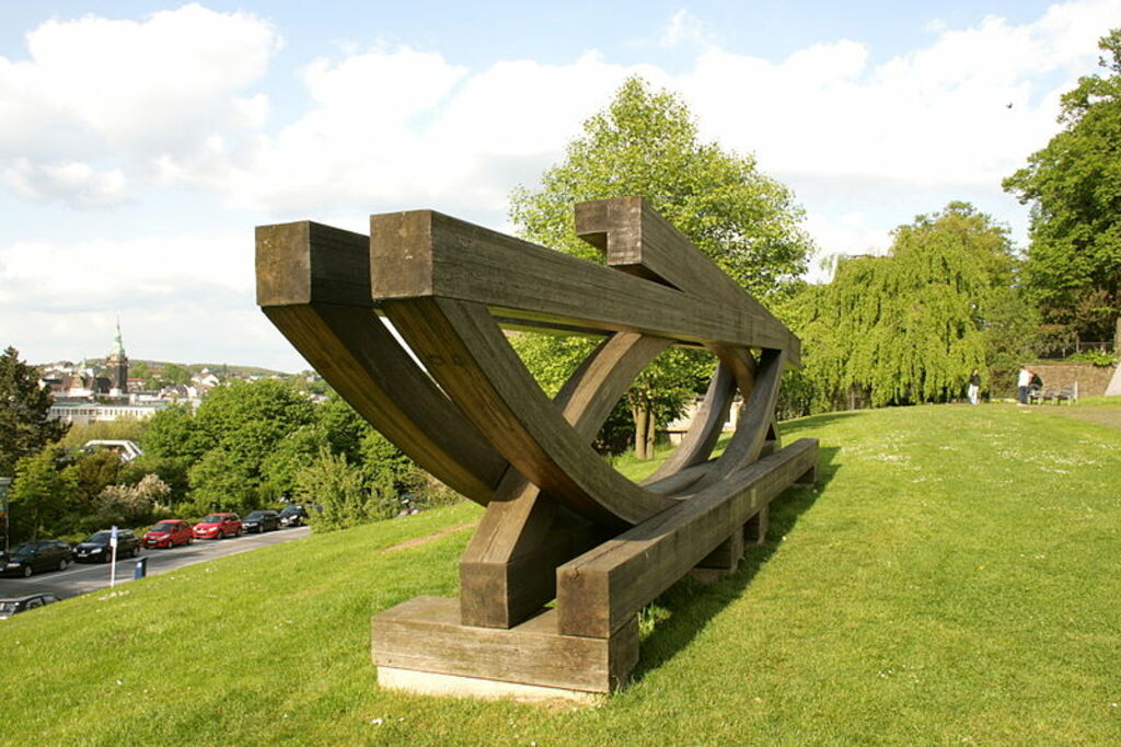 Wuppertal - Skulpturenpark Johannisberg - Elastisch-Schwebend 03 ies