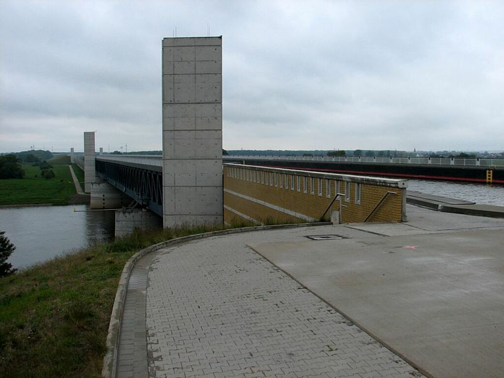 Wasserstrassenkreuz Magdeburg oben und unten