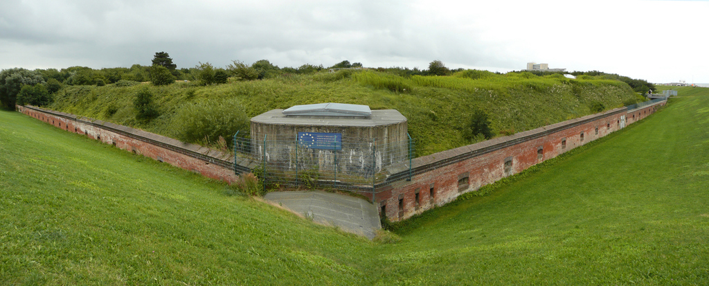 Fort Kugelbake von vorne Scheinwerferstand