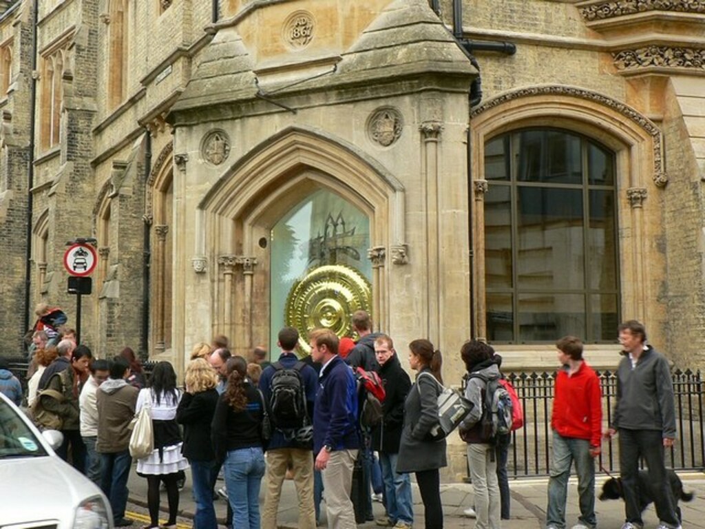Corpus Clock Crowd - geograph.org.uk - 992947