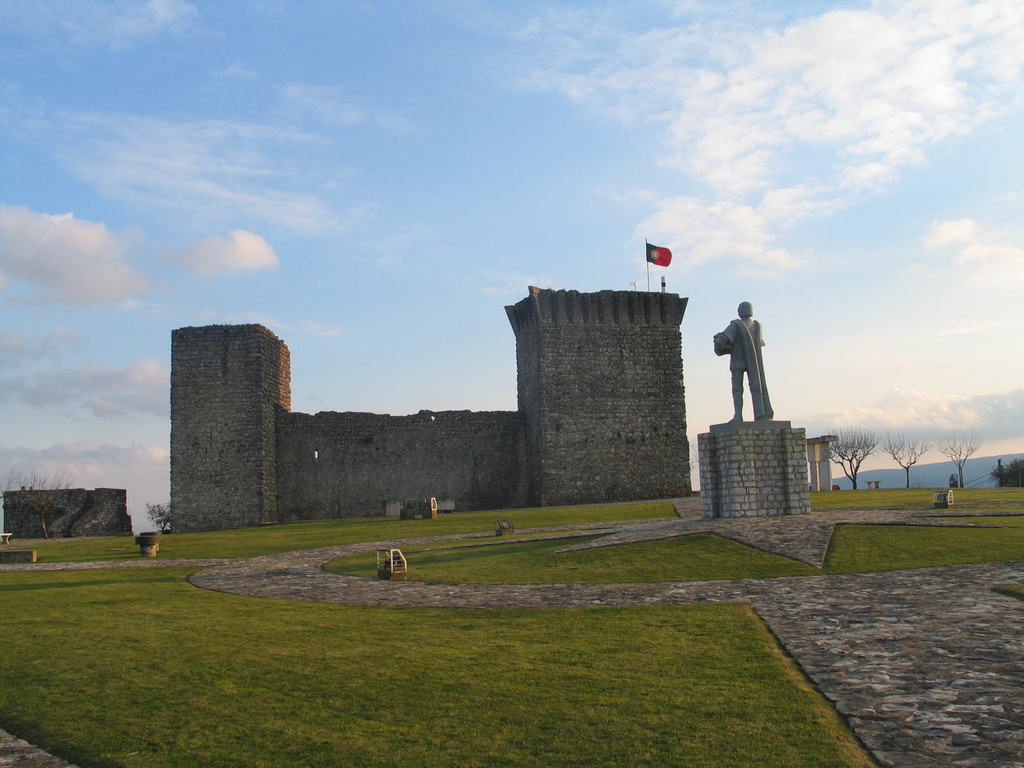Castelo estatua ourem