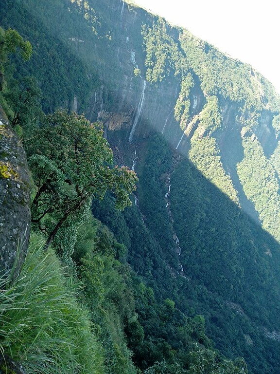 Nohsngithiang Falls