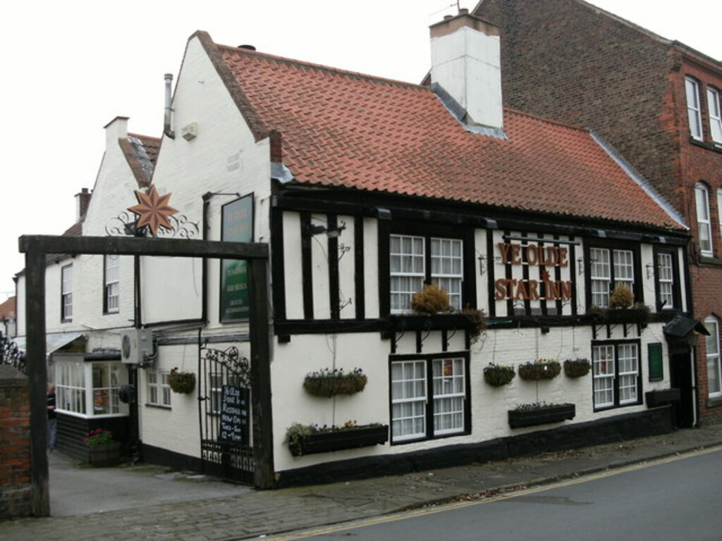 Ye Olde Star Inn, Bridlington Old Town - geograph.org.uk - 1561138