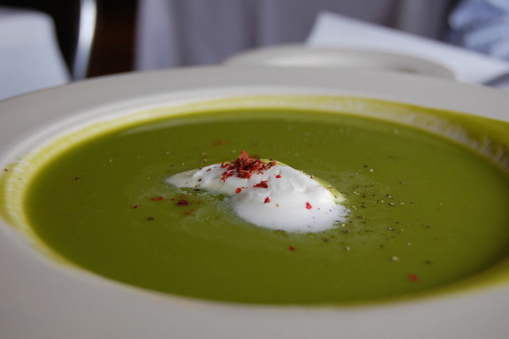 Chilled asparagus soup