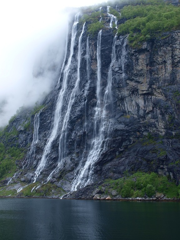 Seven Sisters waterfall