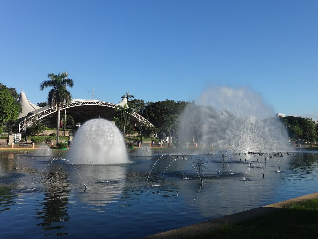 Rizal Park - dancing fountain, 
