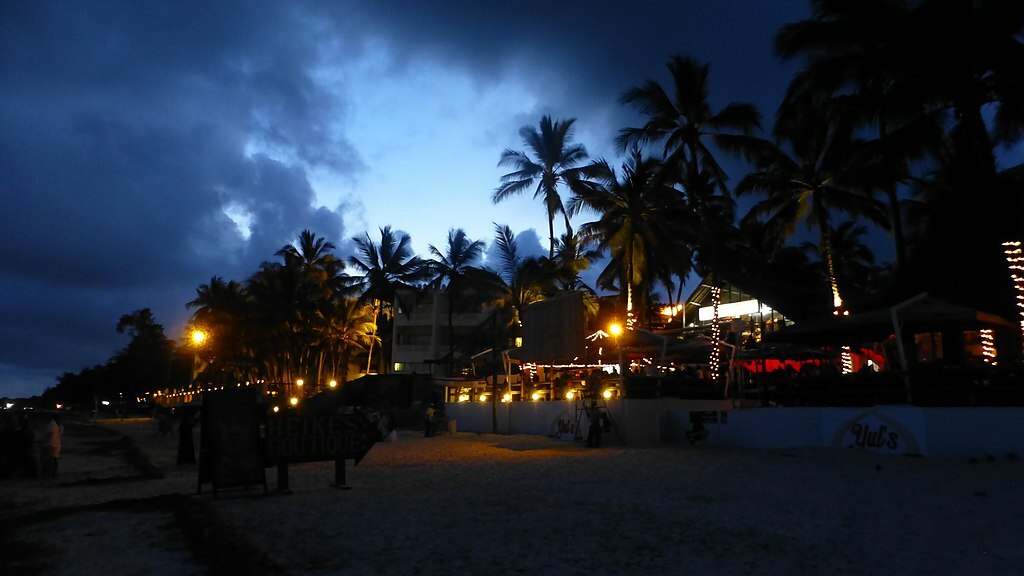 Shandzu Beach at night
