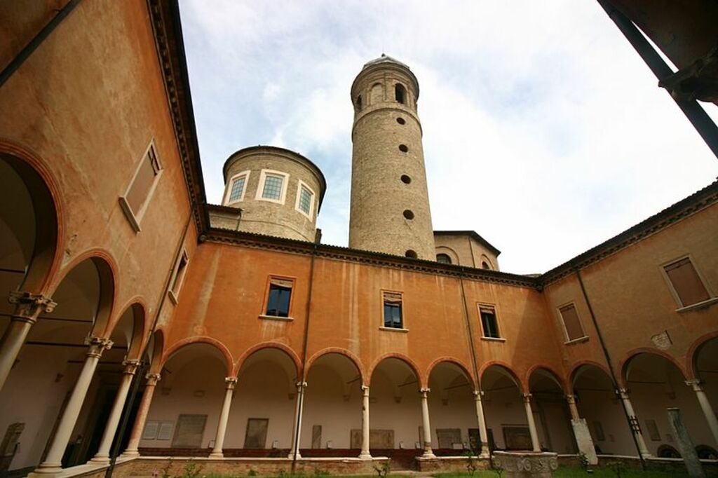 Water well cloister - Museo Nazionale di Ravenna - Ravenna 2016 (2)