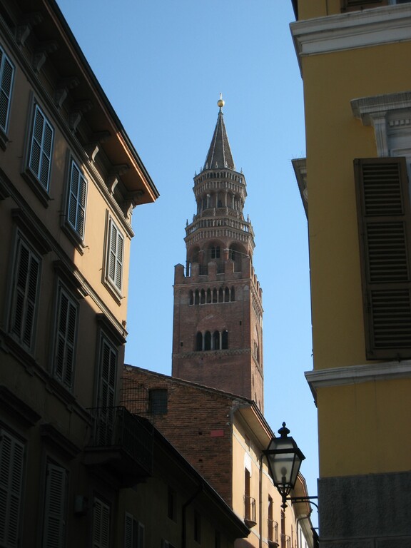 Cremona Torrazzo da via Solferino
