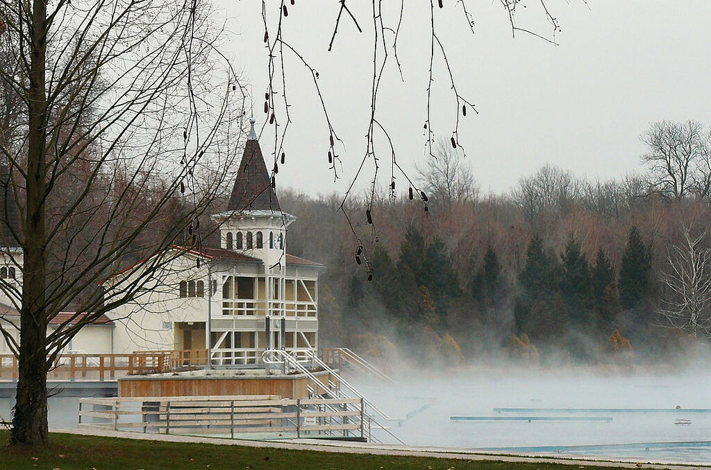 Lake Hévíz, Thermal bath in winter