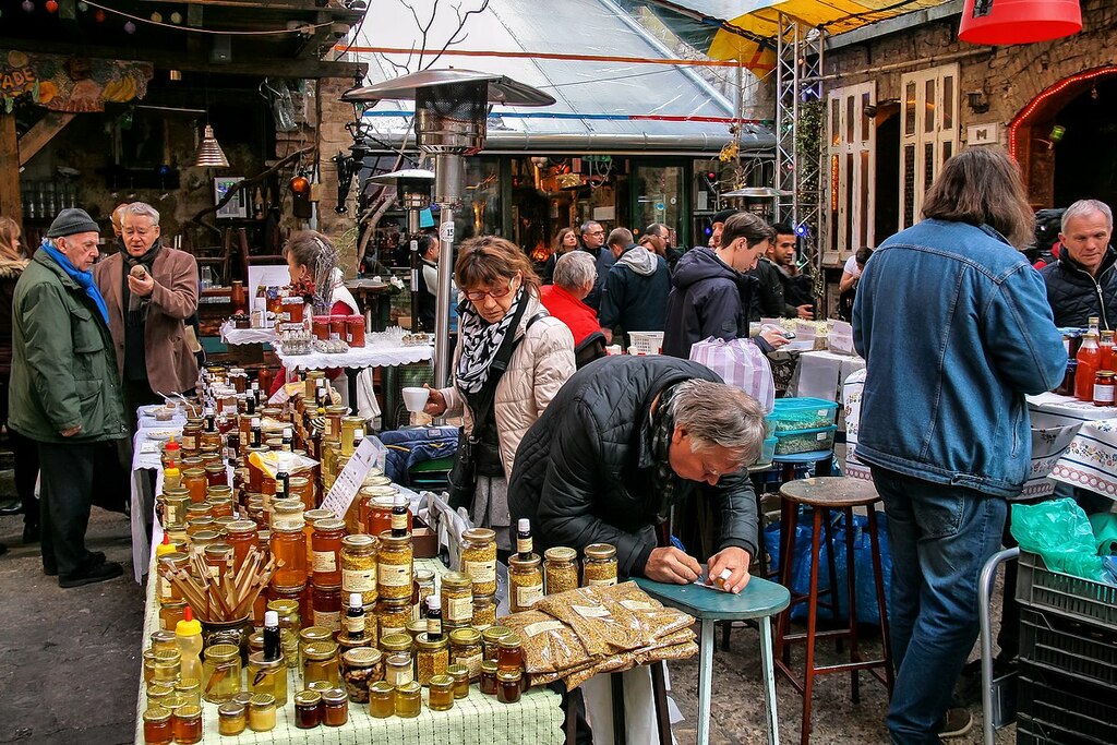 Szimpla Kert Farmers' Market (30579247464)