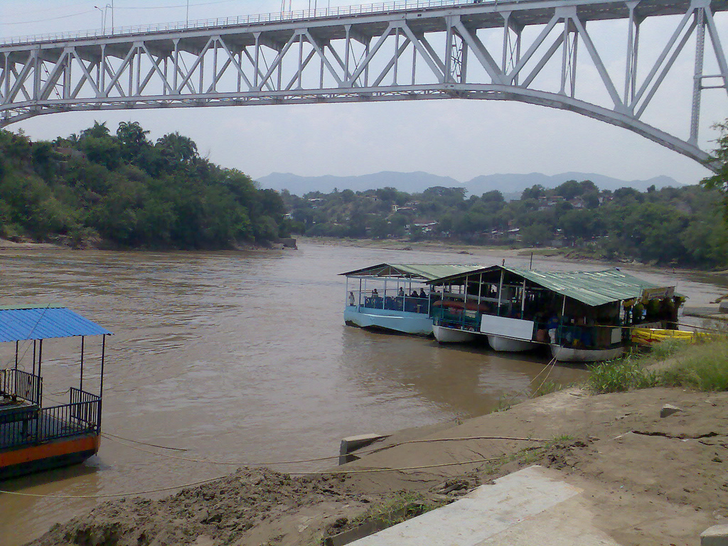 COLOMBIA. Río Magdalena, PUENTE FERROVIARIO. Límite de los Departamentos del Tolima y Cundinamarca (FLANDESGIRARDOT) Río Magdalena COLOMBIA MARZO 2008. Geoetiquetado y opción Flagcounter geotags.