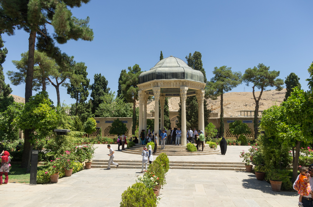 Tomb of Hafez 01