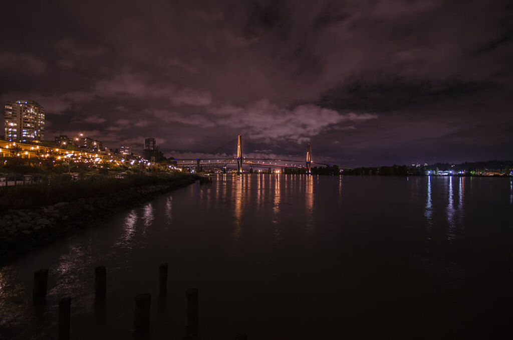 Skybridge at the New Westminster Quay Pier (15366356289)
