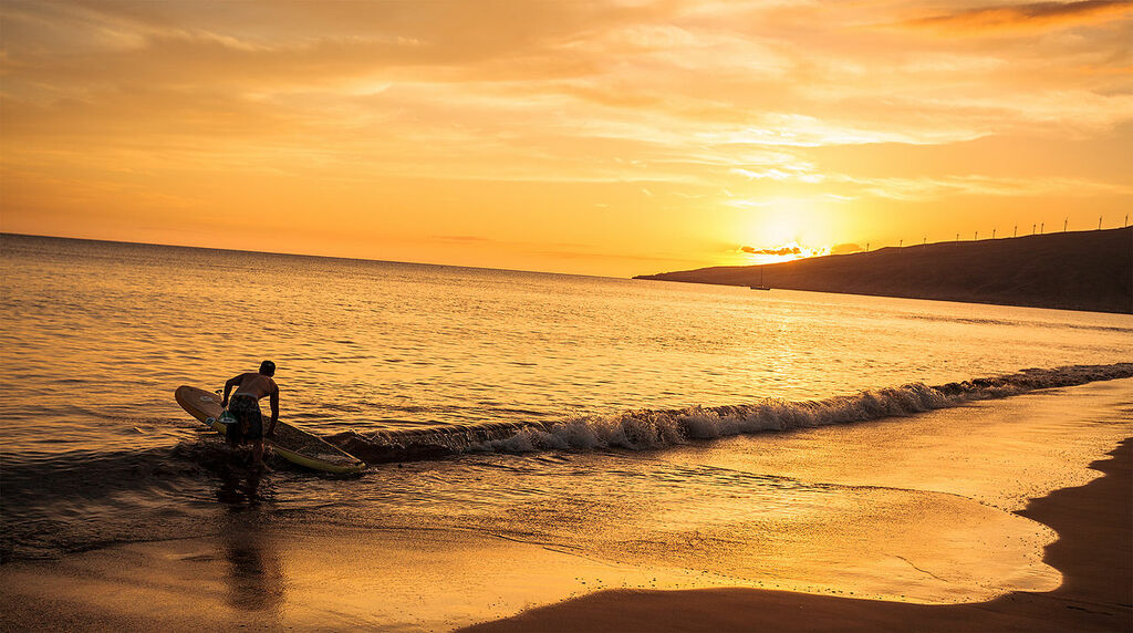Getting ready for sunset stand up paddle boarding (8616936712)