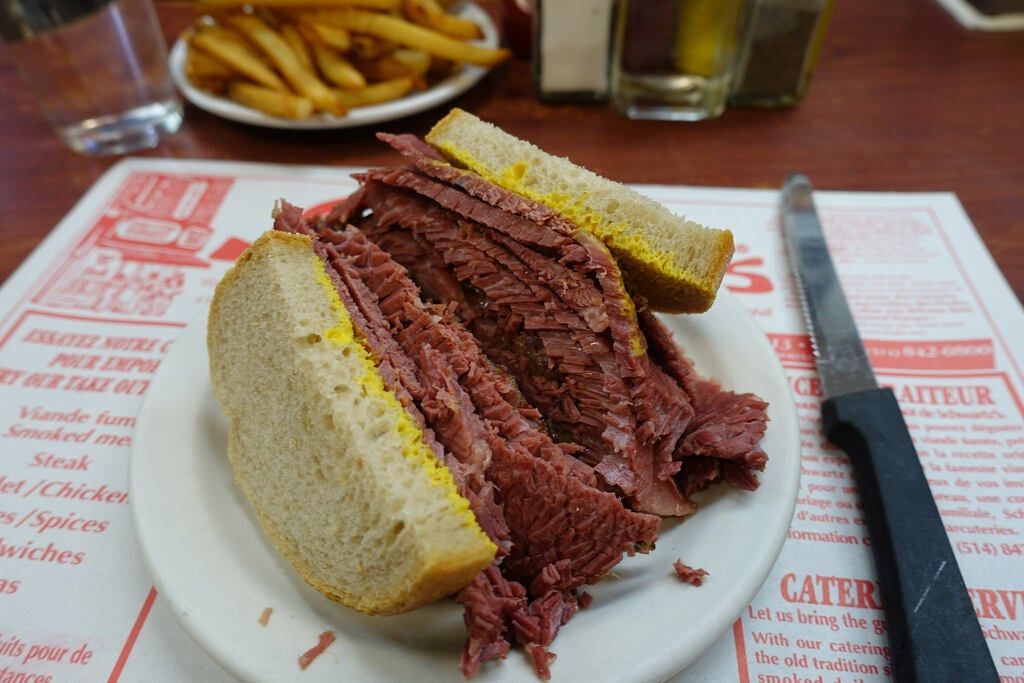 Smoked Meat Sandwich @ Schwartz's Deli @ Le Plateau @ Montréal