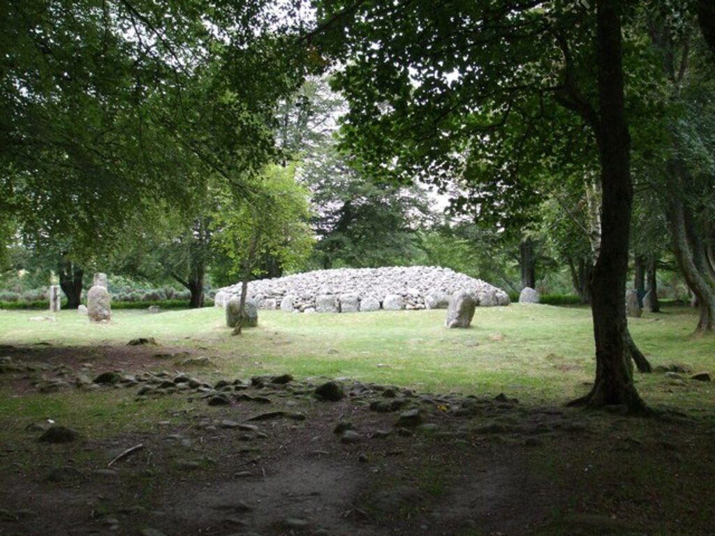 Clava Cairns - geograph.org.uk - 976022