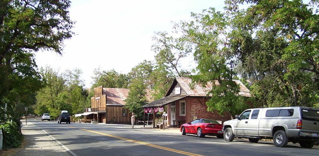 Coloma, California street2
