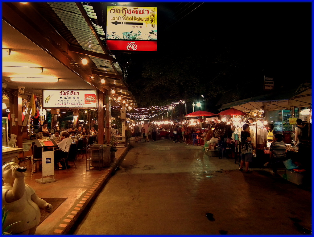 CHIANG MAI NIGHT BAZAAR THAILAND