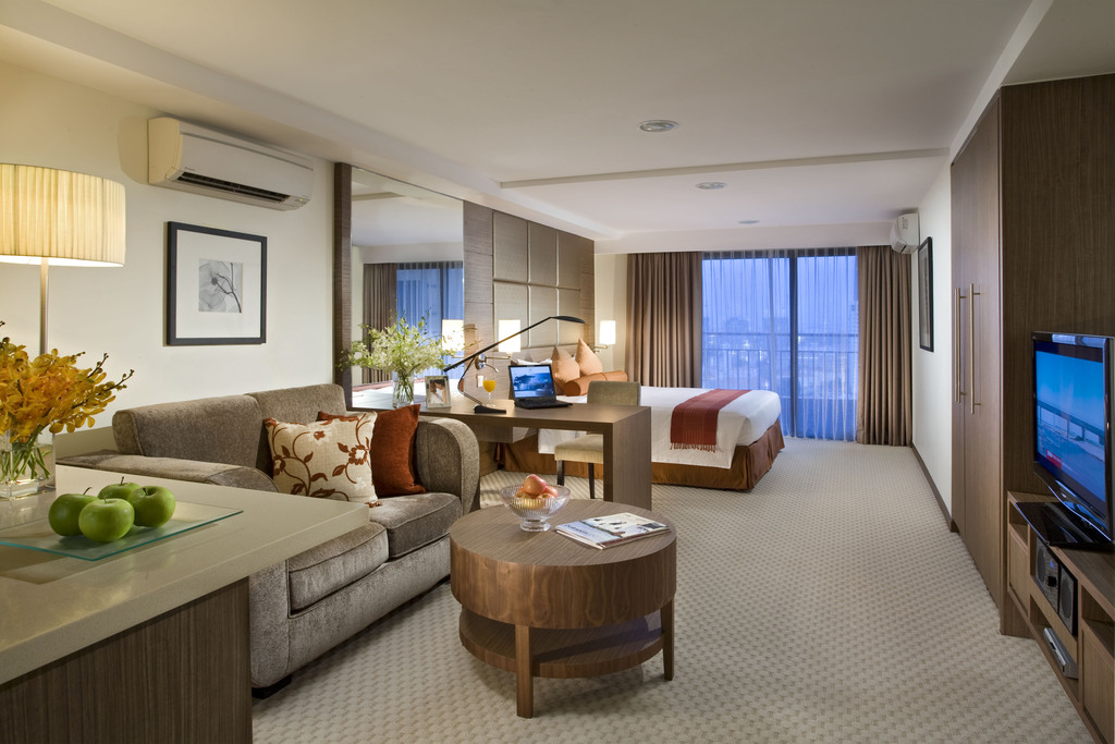  Somserset Liang Court Living Room