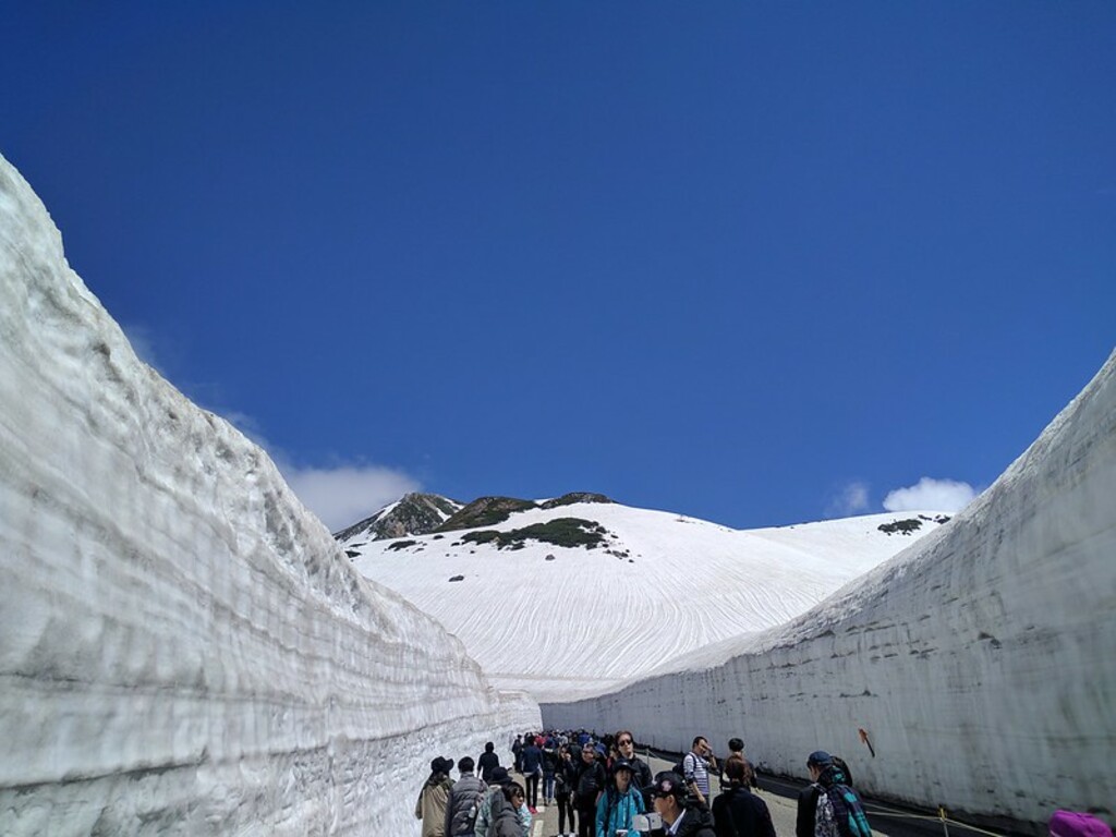 Snow-wall (yuki no otani) at Murodo Tateyama