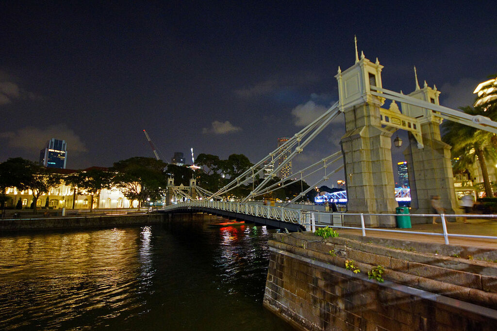 Cavenagh Bridge, Singapore, at night - 20120629-01