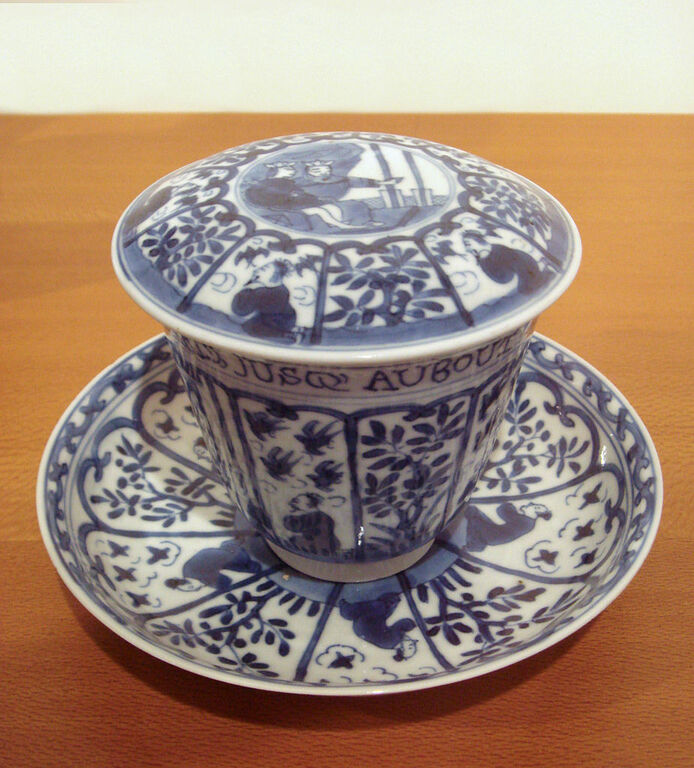 Chinese blue and white export porcelain with European scene and French inscription Kangxi period 1690 1700