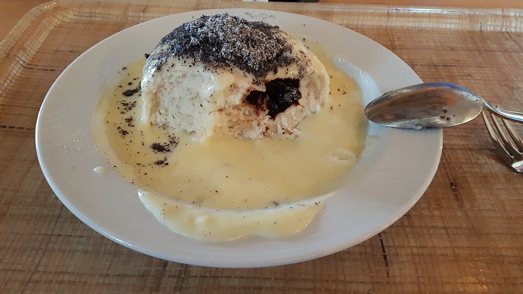 Germknödel with vanilla sauce (open)