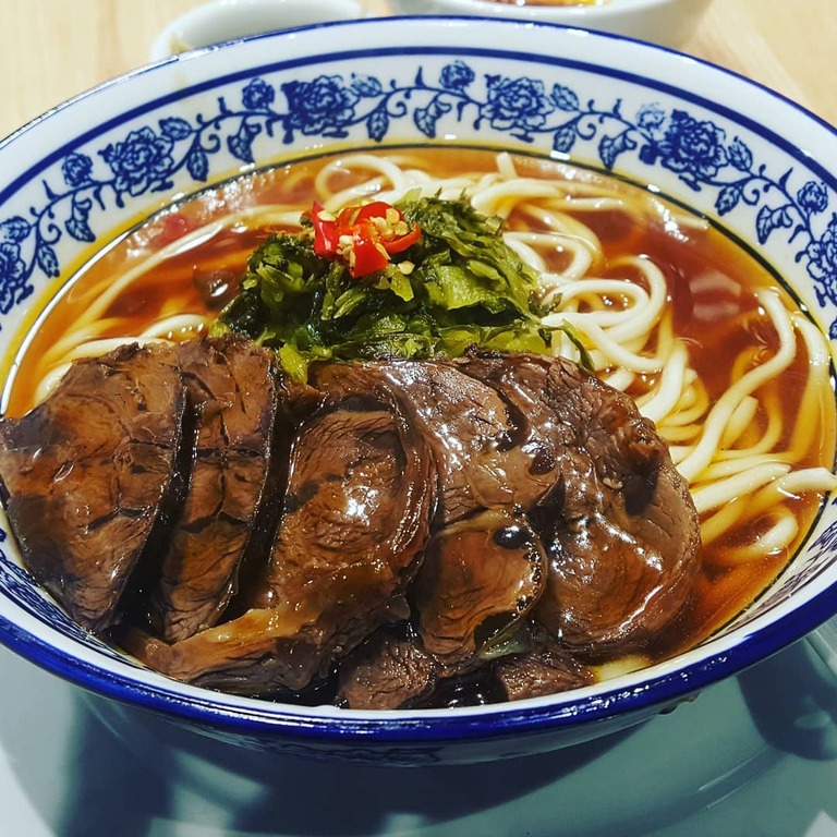 food to try in taiwan | beef noodles