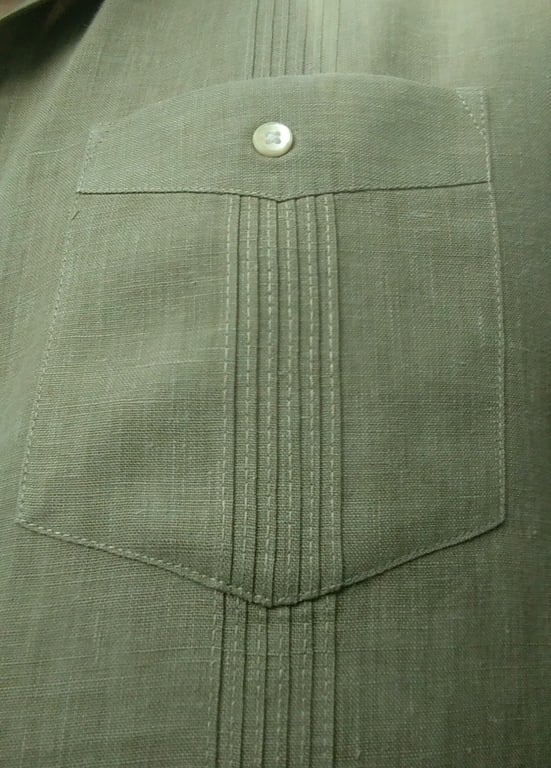 Guayabera pleats